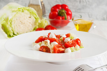 Salad with cherry tomatoes, mozzarella and greens