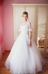 Fototapeta premium Amazing bride in the cute pink room