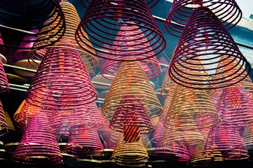 Zelfklevend Fotobehang Incense coils at Tin Hau Temple, Yau Ma Tei, Hong Kong © Stripped Pixel