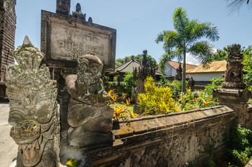 pura beji schild tempelanlage