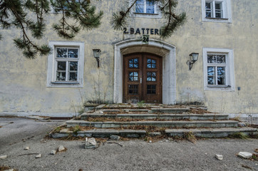 altes gebaeude stiegen von kaserne