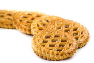 Mehrere Apfelkuchen auf weiß