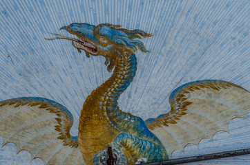 Obraz premium drache auf alter decke