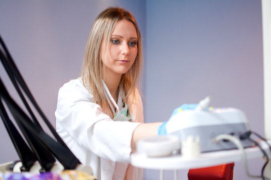 Young female doctor working in laboratory.