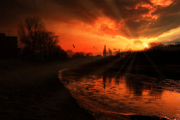 Kolorowy zachód słońca nad rzeką Odrą w Raciborzu. - obrazy, fototapety, plakaty