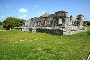 Fototapeta na wymiar Mayan ruins in Mexico/Mayan temple in archeology area in Tulum. Yucatan. Mexico