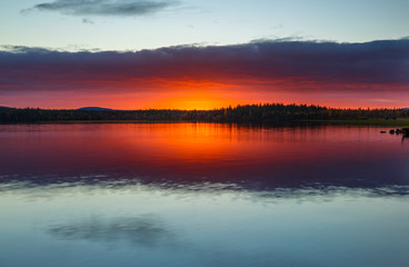 Obraz premium Beautiful colorful sunset on the lake, Finland