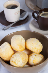 Pan de yuca y café negro