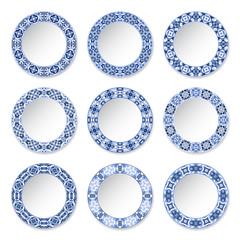 Set of decorative plates