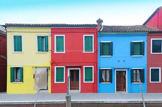 Colorful facade houses © Tatty