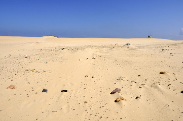 einsamer Strand an der Algarve in Portugal