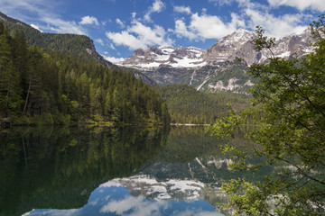 Fototapeta na wymiar Italian lake and alps