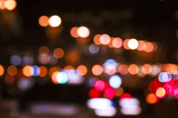 Fotobehang Kleurrijke lichten van auto& 39 s in defocus, nacht, buiten © Artem