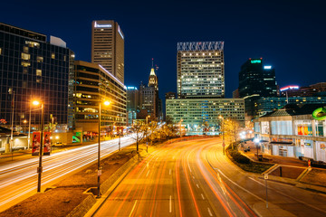 Fototapeta na wymiar Light Street and the skyline of downtown at night, in Baltimore,