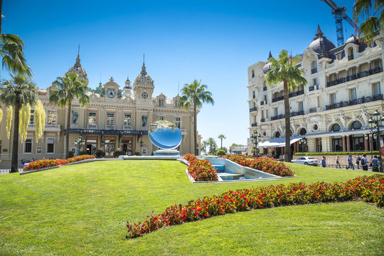 The famous casino in the center of Monte Carlo