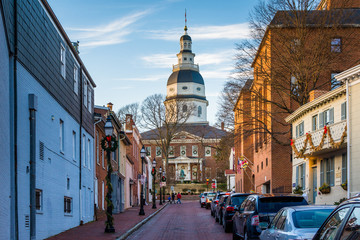 Fototapeta na wymiar Francis Street, and the Maryland State House, in Annapolis, Mary