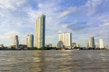 Fototapeta na wymiar バンコクのチャオプラヤー川