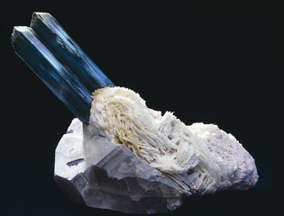Tourmaline sur Quartz