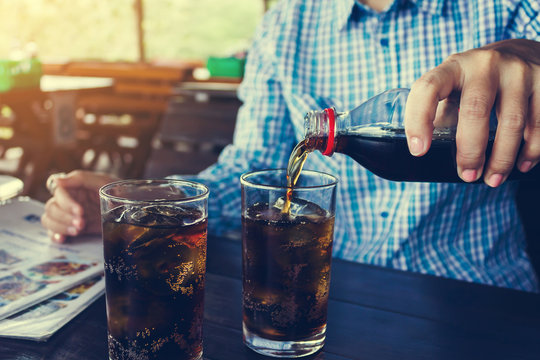 Women Hand Pour Or Fill Soda Sort Drink Drink In Glass, Double Glass 