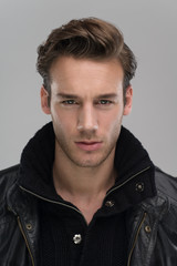 Fototapeta premium portrait of a young guy over gray background