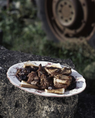 Lapin aux pruneaux et aux raisins secs