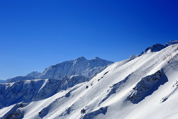 真冬の山岳風景
