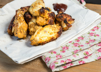fried chicken wings with sauce