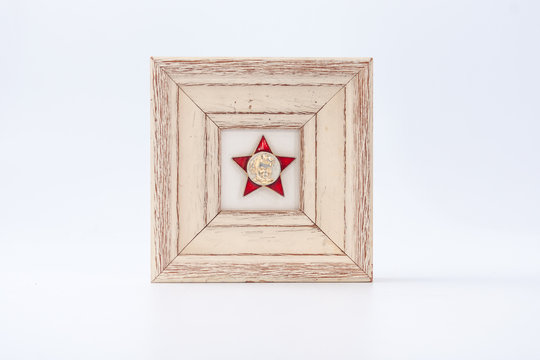 Octobrist icon in the frame.