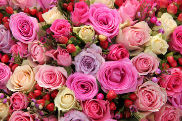 Obraz na płótnie Canvas Bridal rose arrangement in various shades of pink