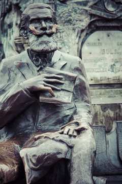 Statue of bruegemeister Buls in brussels
