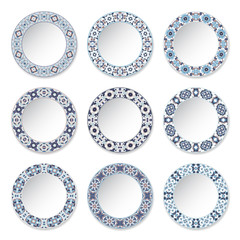 Set of decorative plates