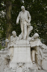 Monument commératif d'Alphand / Jardinier de Paris