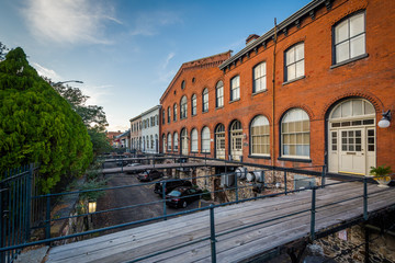 Naklejka premium Old brick buildings and wood bridges in Savannah, Georgia.