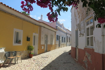 Rue colorée en Algarve