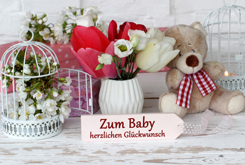 Zum Baby herzlichen Glückwunsch