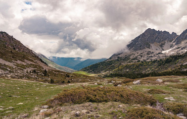 Fototapeta premium Tal in den Pyrenäen