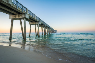 Fototapeta premium The M.B. Miller County Pier and Gulf of Mexico at sunrise, in Pa