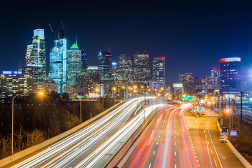 Fototapeta na wymiar The Philadelphia skyline and Schuylkill Expressway at night, in