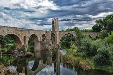 Fototapeta na wymiar Medieval bridge of Besalu