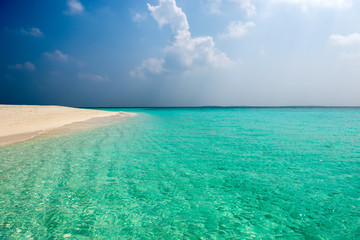 Alidhoofaru sandbank, Maldives
