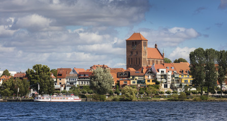 Fototapeta na wymiar Sankt Georgenkirche in Waren