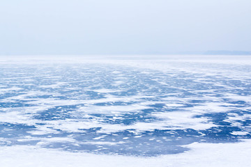 Naklejka premium Frozen lake on a winter day