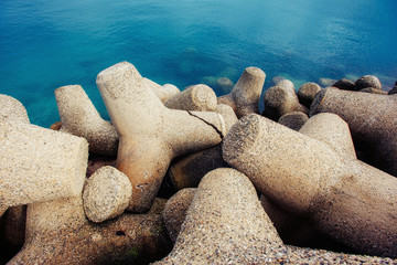 Fototapeta na wymiar Stones on the seashore. coast beach.