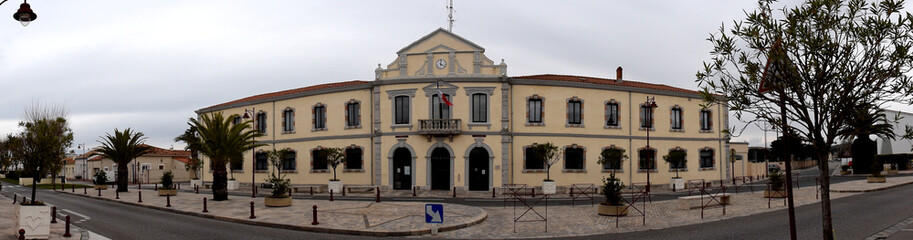Fototapeta na wymiar Port la Nouvelle, panoramique de la mairie