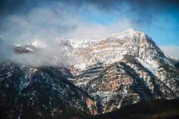 Fototapeta premium Piękny zimowy krajobraz w górach