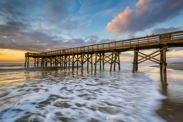 Fototapeta premium Waves in the Atlantic Ocean and the pier at sunrise, in Isle of