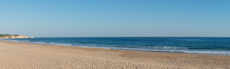 Fototapeta na wymiar Praia de Alvor in Portimao, Algarve