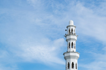 Fototapeta na wymiar Beautiful architecture, minaret and dome of Tengku Tengah Zaharah Mosque with blue sky background,iconic floating mosque located at Terengganu Malaysia.