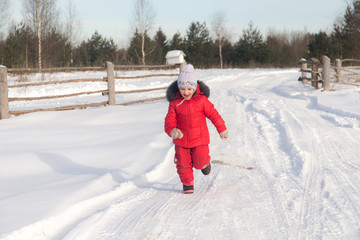 Fototapeta na wymiar cheerful girl running in winter
