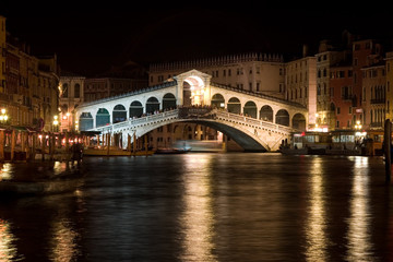 Obraz premium Rialto Bridge At Night